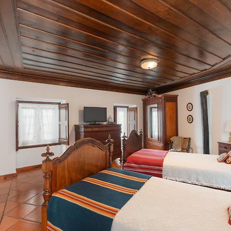 Casa Da Avo Genoveva Guest House โตมาร์ ภายนอก รูปภาพ