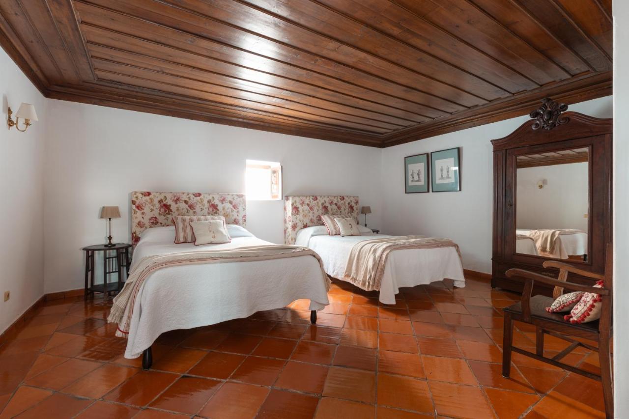 Casa Da Avo Genoveva Guest House โตมาร์ ภายนอก รูปภาพ